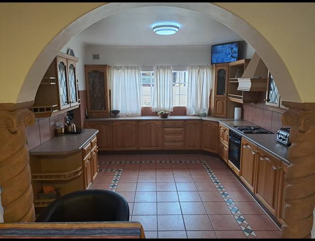 12 BEDROOM HOUSE FOR SALE IN HAYFIELDS